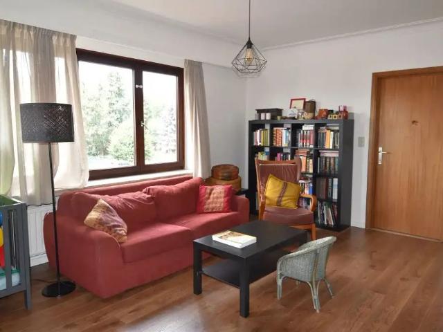 Ruim en lichtrijk appartement met garage in het centrum van Nieuwkerken Waas