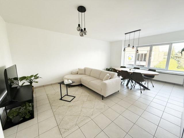 Ruim en lichtrijk appartement met garagebox