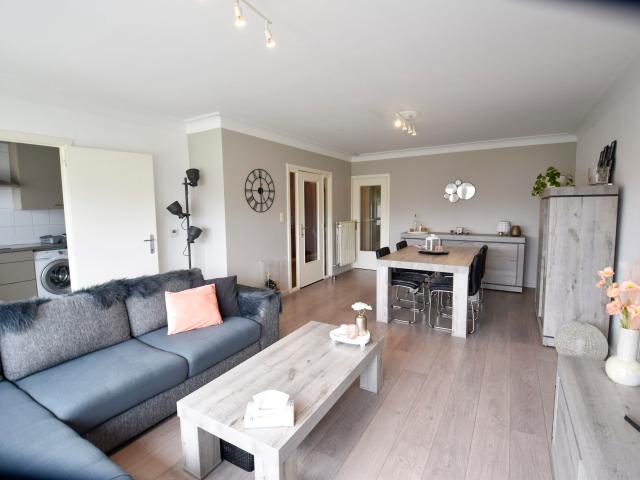 Ruim en lichtrijk appartement met gemeenschappelijke tuin in Temse