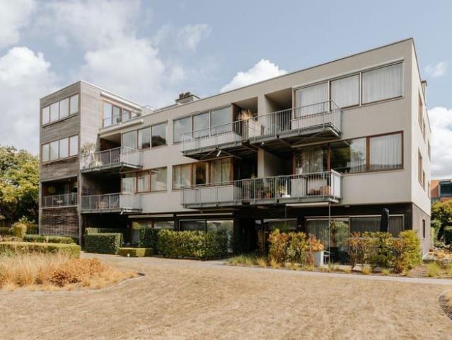 Ruim en lichtrijk appartement met zonnig terras