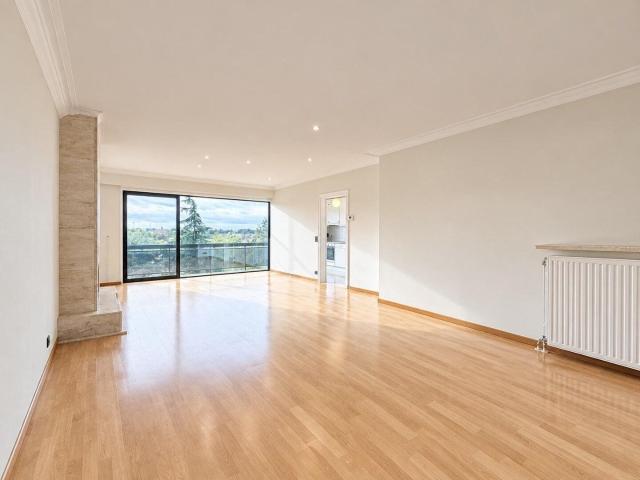 Ruim en lichtrijk appartement met zuidgericht terras en inpa