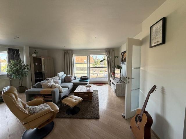 Ruim en lichtrijk dakappartement te Asper