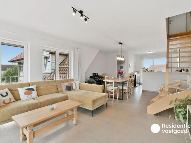 Ruim en lichtrijk duplexappartement en garage te huur in Westkerke