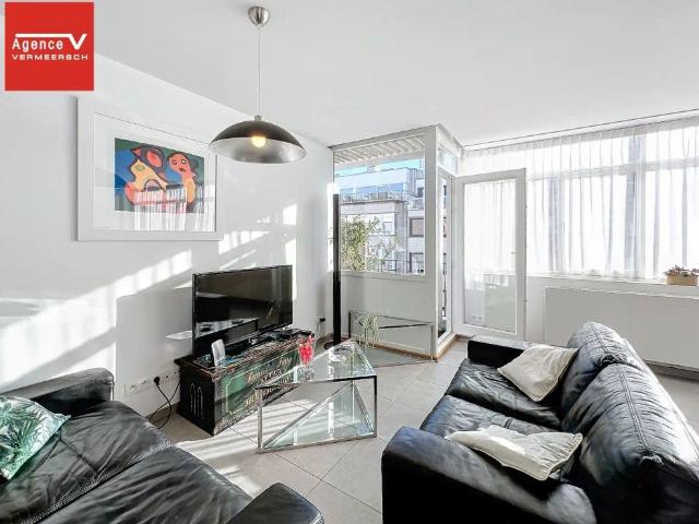 Ruim en lichtrijk GEMEUBILEERD 2 slkr appartement 117m² gelegen op 50m van Zeedijk!