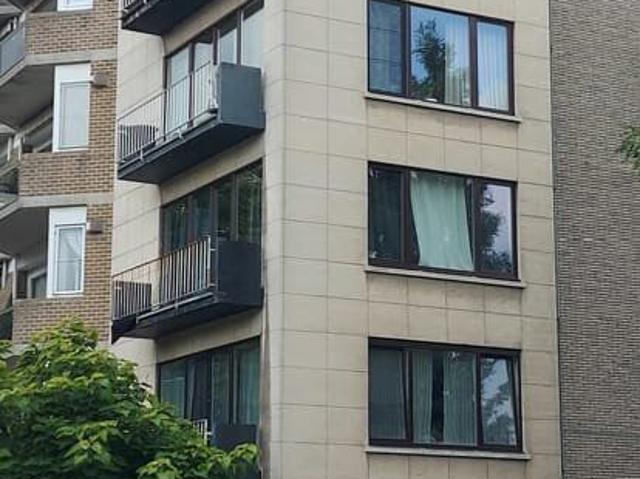 RUIM EN LICHTRIJK HOEKAPPARTEMENT MET 3 SLAAPKAMERS