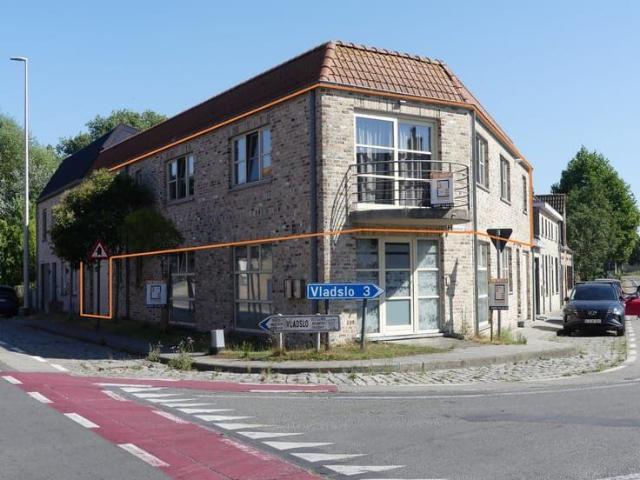 Ruim en lichtrijke appartement op het 1ste verdiep, met gara