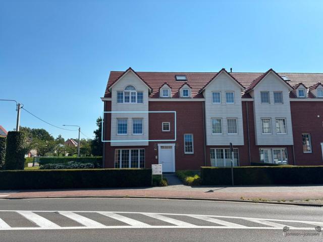 Ruim en verzorgd appartement met terras, garage en lift op een centrale locatie in Sint Job