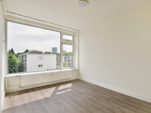 Ruim en volledig gerenoveerd appartement