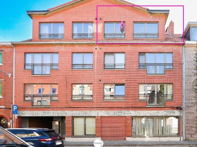 Ruim en volledig gerenoveerd 3 slaapkamerappartement op wan
