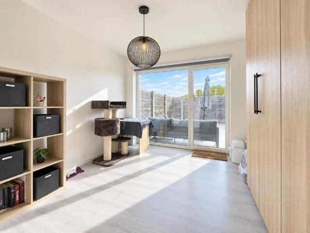 Ruim gelijkvloers appartement 127 m² met gróót terras, garage én staanplaats