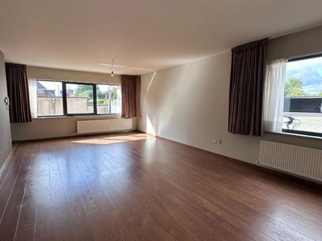Ruim gelijkvloers appartement 2 slpks te huur Lommel centrum