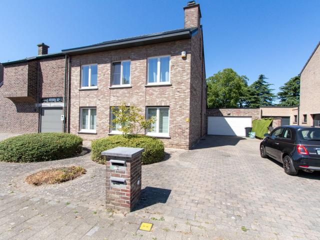 Ruim gelijkvloers appartement met grote tuin