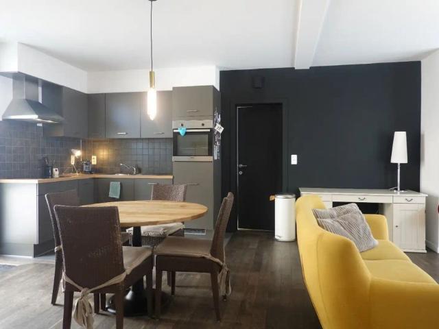 Ruim gelijkvloers appartement met koertje