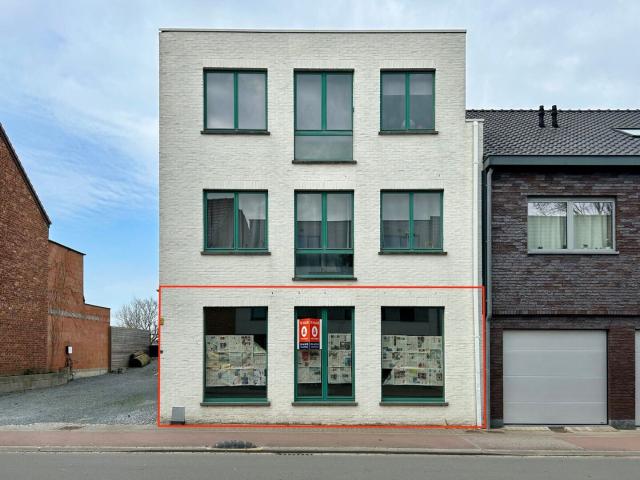 Ruim gelijkvloers appartement met terras en staanplaats