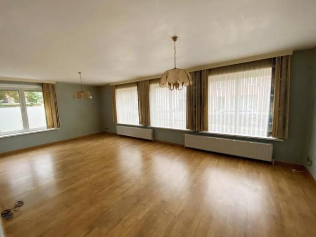 RUIM gelijkvloersappartement met 3 slpks en GARAGE