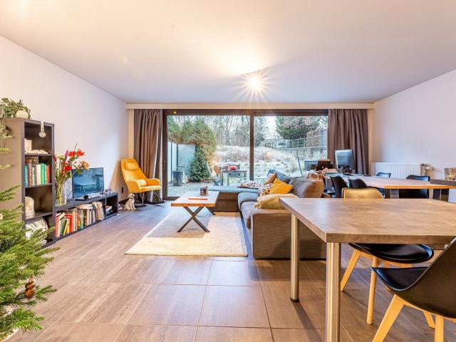 Ruim gelijkvloersappartement met terras