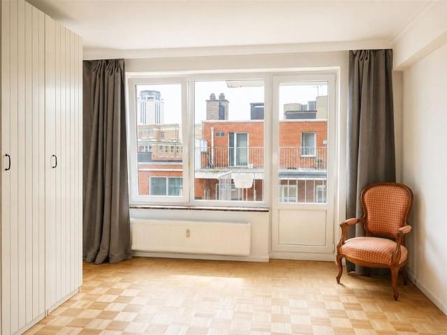 Ruim gemeubeld drie slaapkamer appartement te huur aan Zuidpark Gent