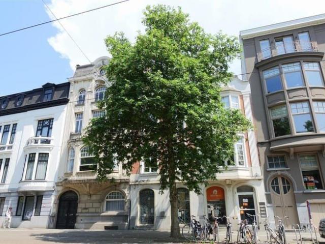 Ruim gerenoveerd appartement te huur nabij station Gent Sint
