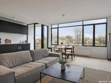 Ruim gerenoveerd 2 slaapkamer appartement met prachtig zicht