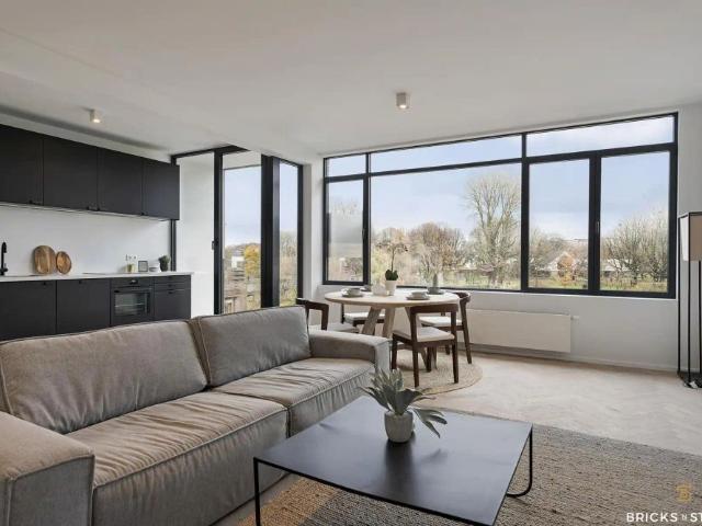 Ruim gerenoveerd 2 slaapkamer appartement met prachtig zicht