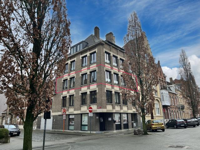 Ruim hoekappartement met 3 slaapkamers te huur in centrum Ieper!
