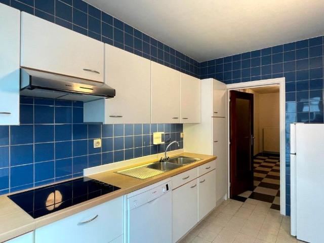 Ruim instapklaar lichtrijk appartement op de eerste verdieping met 2 slaapkamers, op wandelafstand van Gent Sint Pietersstation en gelegen aan de Citadelpark
