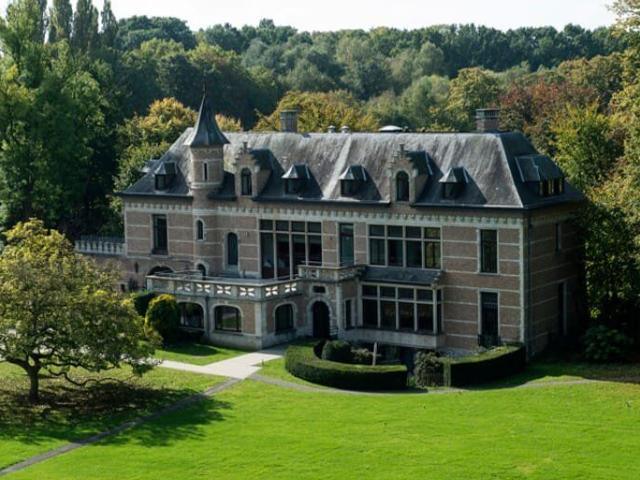 Ruim twee slaapkamer appartement in kasteeldomein Cantecroy