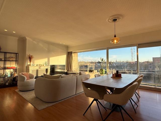 Ruim twee slaapkamer appartement met terras
