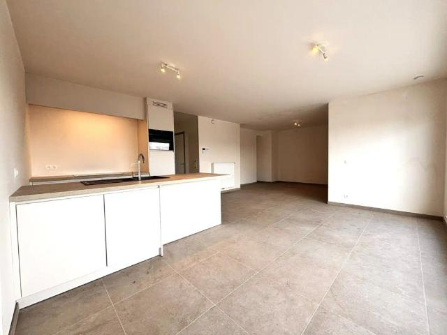 Ruim tweeslaapkamerappartement met terras en garage