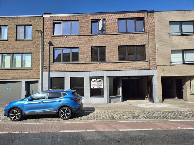 Ruim triplex appartement met polyvalente ruimte op toplocatie in het hart van Wetteren