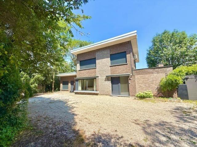 Ruim woonhuis op TOPlocatie!