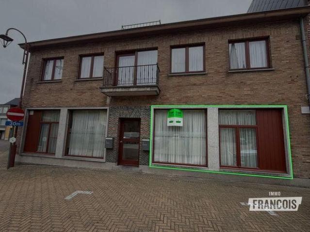 Ruim 1 slaapkamerappartement met koertje en aparte garage t…