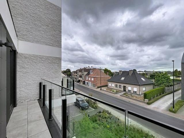 Ruim 2 slaapkamer appartement terras Knesselare!