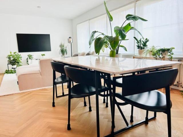 Ruim 2 slaapkamer appartement met tuin & garage EPC B