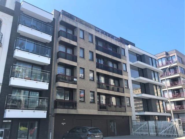 Ruim 2 slaapkamer appartement met zonnig terras op wandelafs