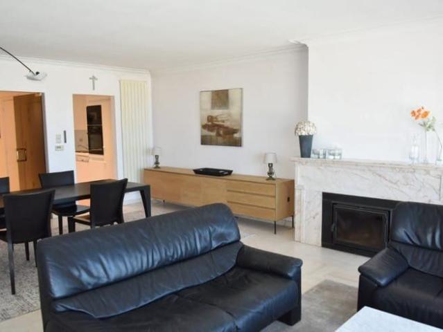 RUIM 2 SLAAPKAMER APPARTEMENT OP DE ZEEDIJK