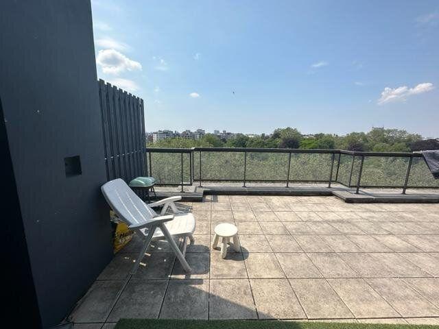 Ruim 2 slaapkamer penthouse met ruim terras aan stadspark
