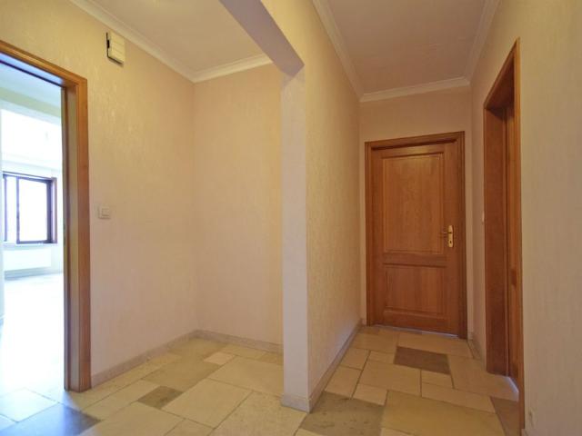 Ruim 2 slaapkamerappartement met twee terrassen en garage op mooie locatie in Roeselare