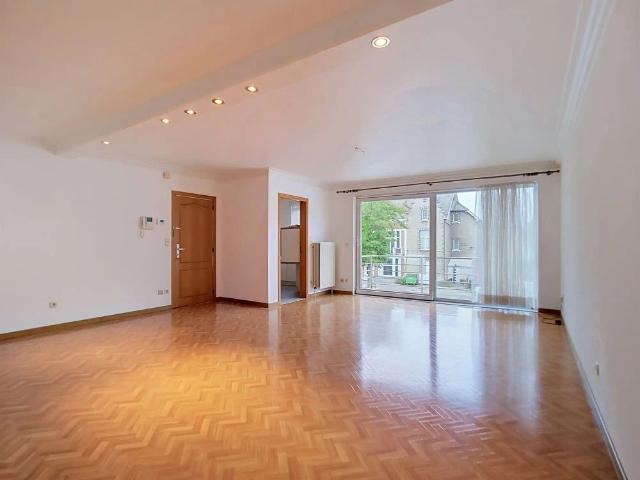 Ruim 2 slaapkamerappartement met twee terrassen op een goede locatie