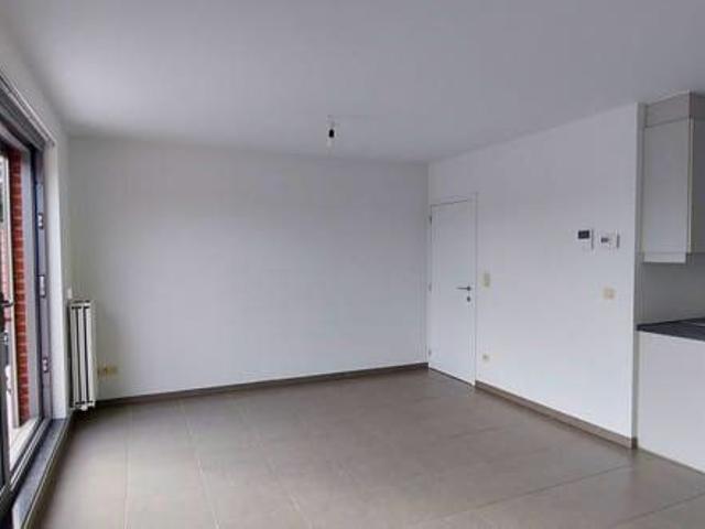 Ruim 2 slaapkamerappartement met garage – Geel