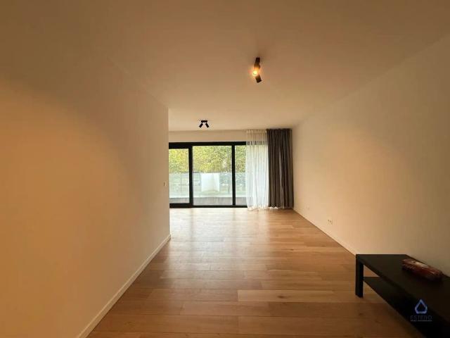 Ruim 2 slaapkamerappartement nabij het bruisende Eilandje