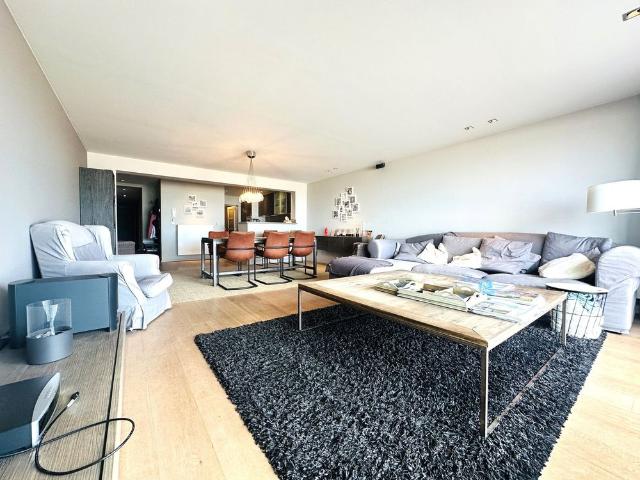 Ruim 3 slaapkamer appartement 120m² op de zeedijk in het hartje van het Zoute!