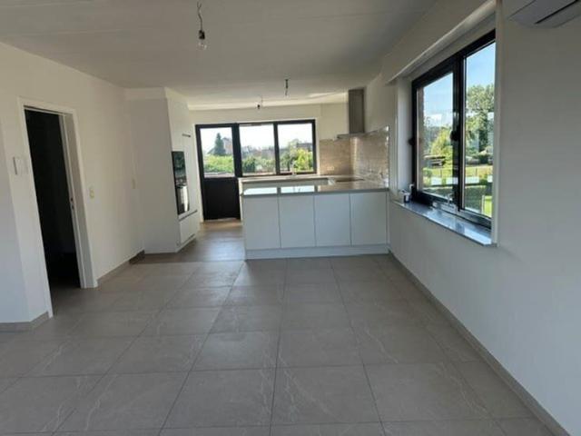 Ruim 3 slaapkamer appartement te huur
