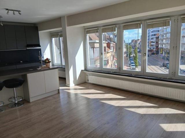 Ruim 3 slaapkamer appartement met veel licht