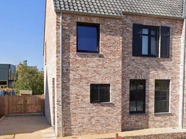 Ruim 3 slaapkamer huis met tuin, EPC A