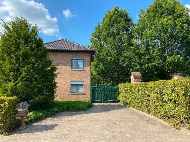 Ruim 4 slaapkamer huis op 1037m² grond