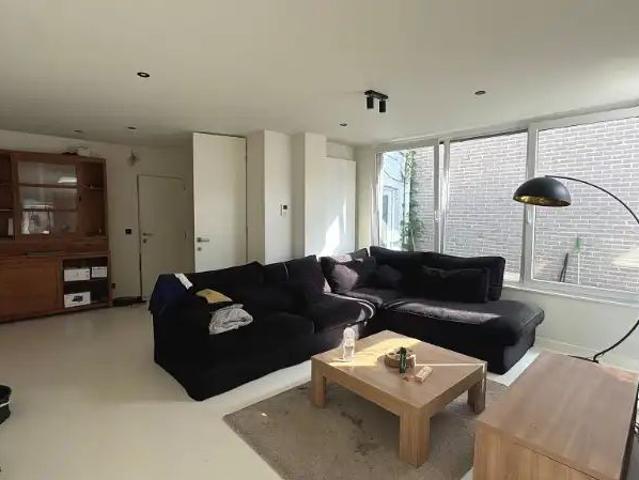 Ruime 4 slaapkamerwoning met TUIN te huur in Brugge