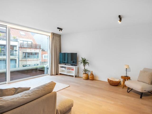 Ruime triplex BEN woning gelegen vlakbij de Lippenslaan en Zoutelaan op wandelafstand van de Zeedijk