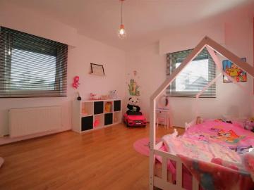 Ruime villa met 3 slpk en grote tuin