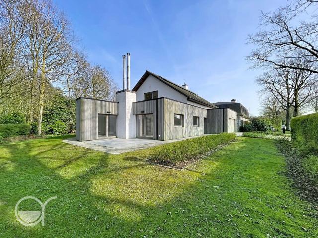 Ruime villa met mooie tuin op uitstekende locatie in Sint M